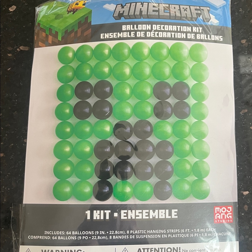 Minecraft Birthday Party Decoration Set - Picture 2 of 7